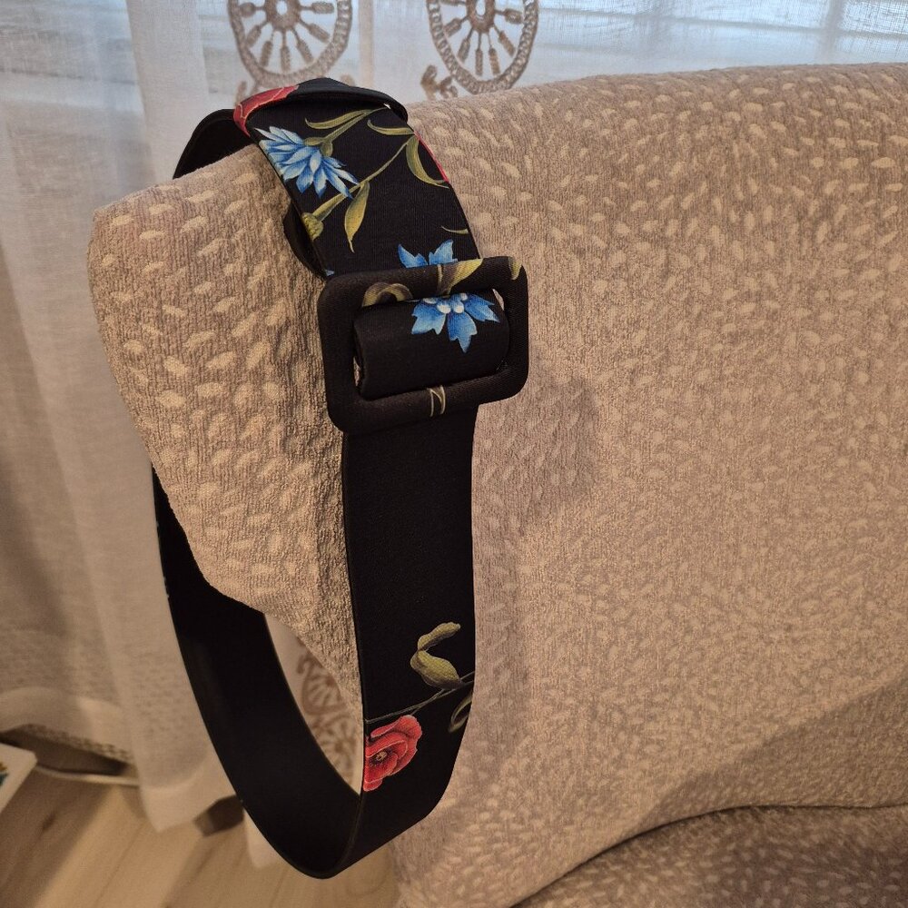 NEW SAKS FIFTH AVE floral belt size L